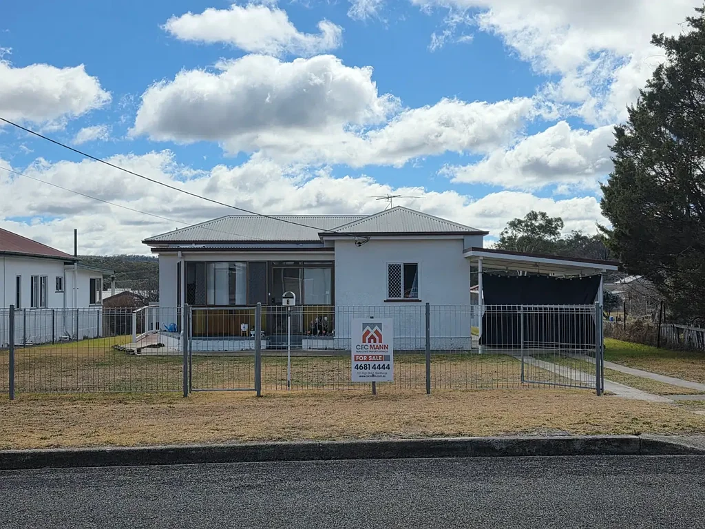Stanthorpe 2 Bedroom DEVEOPMENT POTENTIAL WITH DUAL ROAD FRONTAGE
