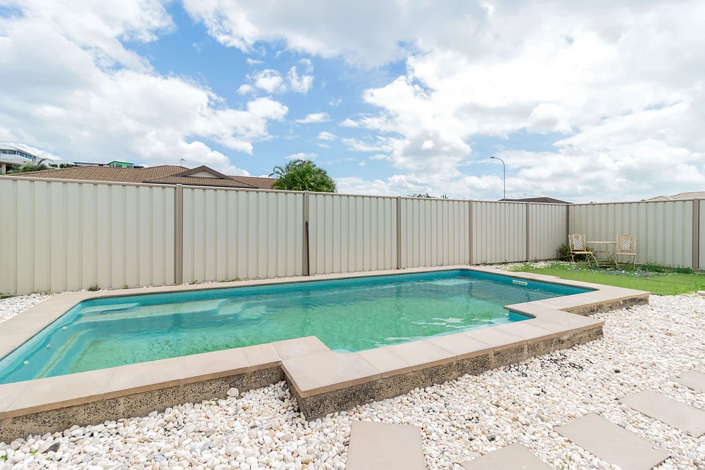 CENTRAL HERVEY BAY - SPACIOUS HOME