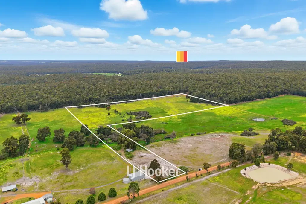 Preston Settlement Rural Retreat Awaits