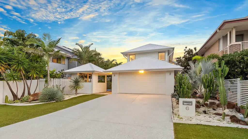 Coastal Living at Its Finest – Family Home