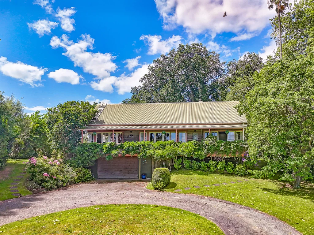 Parikino Country homestead with river views