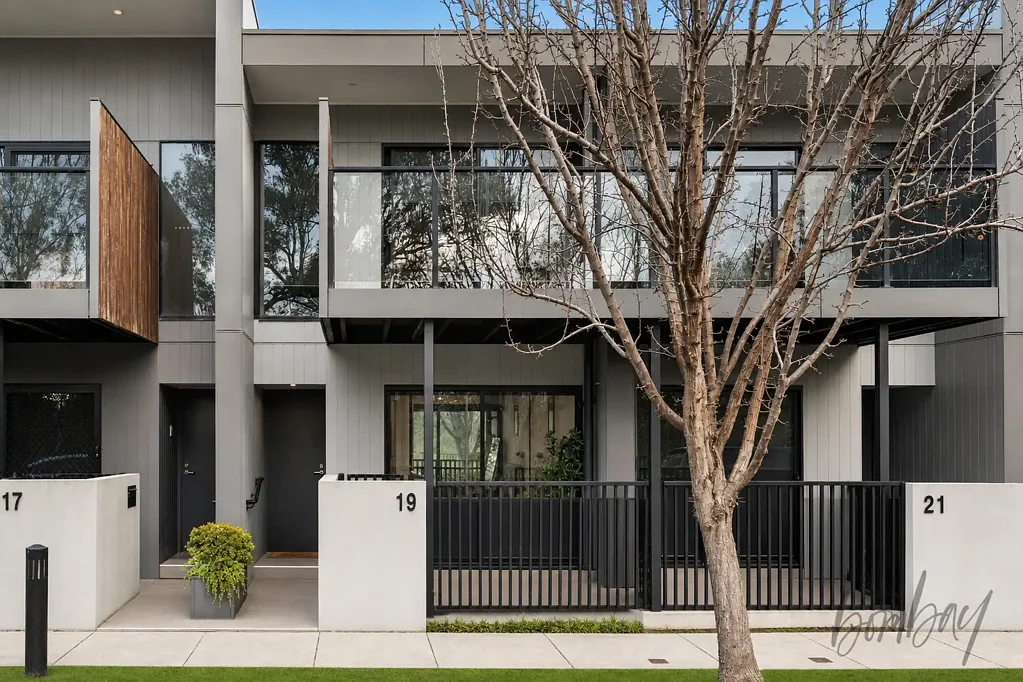 Mill Park 2બેડરૂમ Stylish Two-Level Living with Modern Comfort