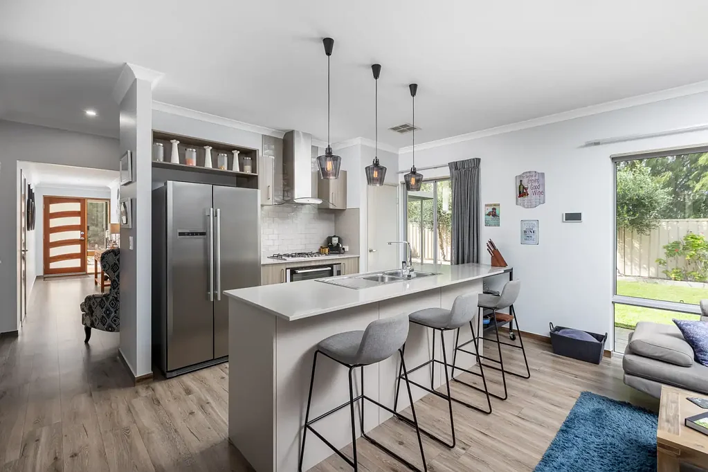 West Busselton 4Moenga Stylish home with great design.