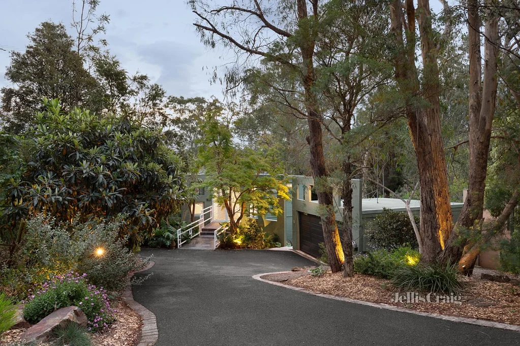 33 Hutchinson Avenue, Warrandyte, VIC 3113