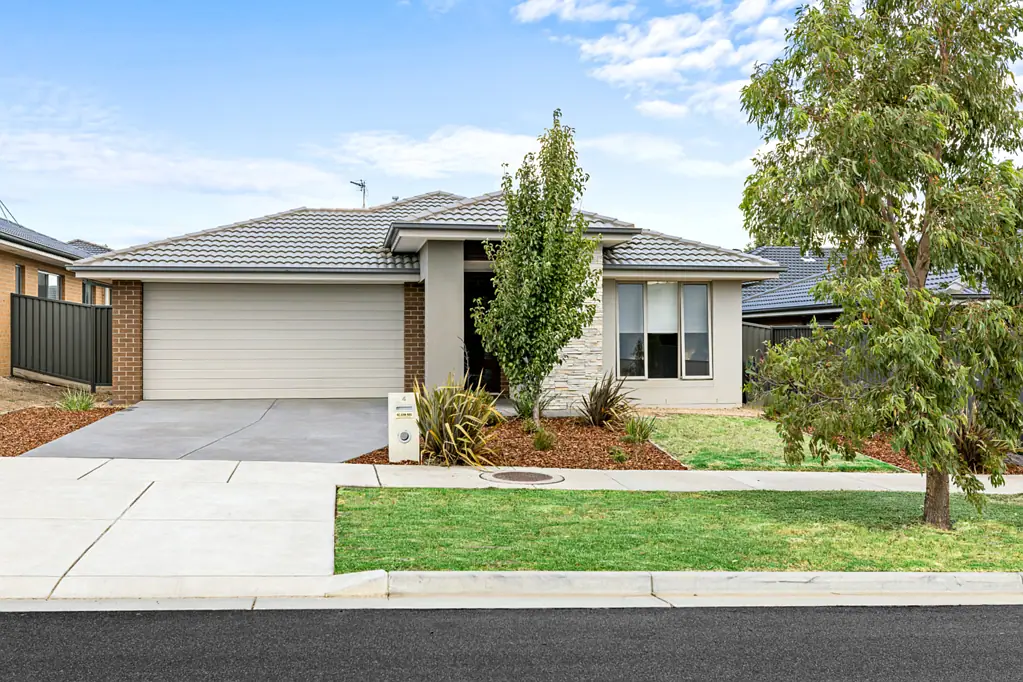 4 Heathcote Drive, Lucas, VIC 3350