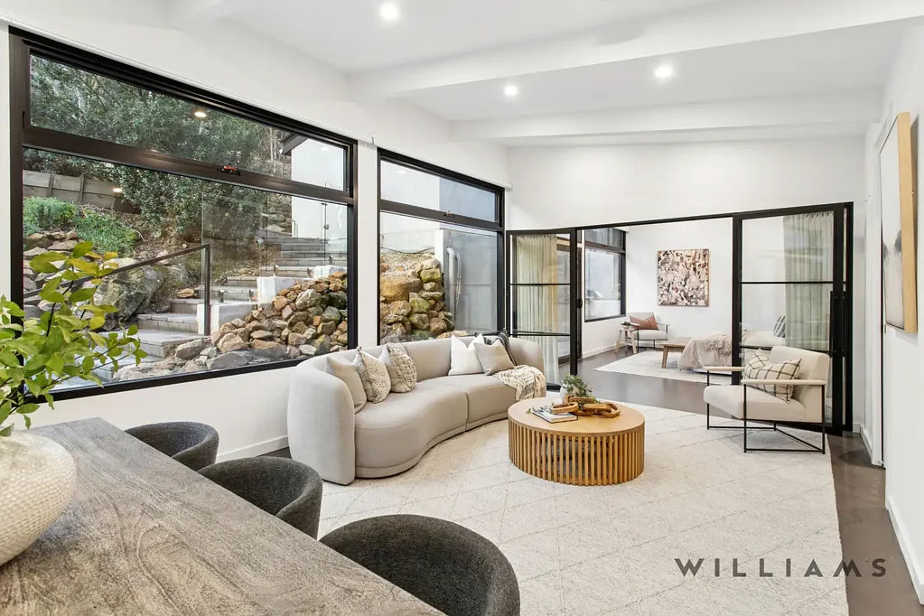 Crafers West 5 Bedroom "AN EXCEPTIONAL STATEMENT OF LUXURY, DESIGN AND ADELAIDE HILLS LIFESTYLE"