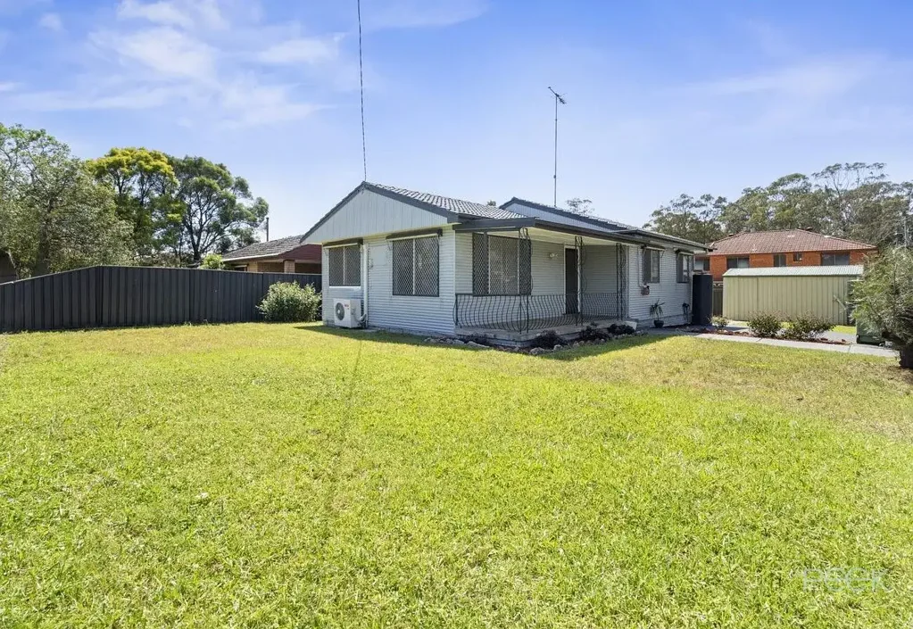 South Windsor 3房  Refreshed & Move-In Ready with Rear Yard Access