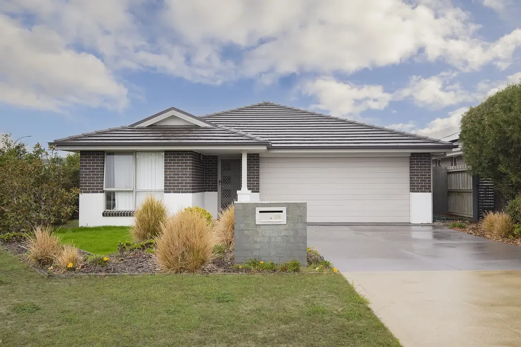 Fern Bay 4房  Coastal Family Living Opposite Parkland in Seaside Village