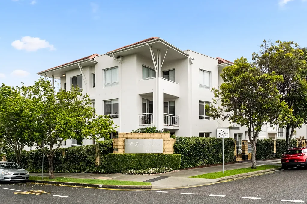 New Farm 1 Bedroom (A COURTYARD RIVER GALLERY APARTMENT)