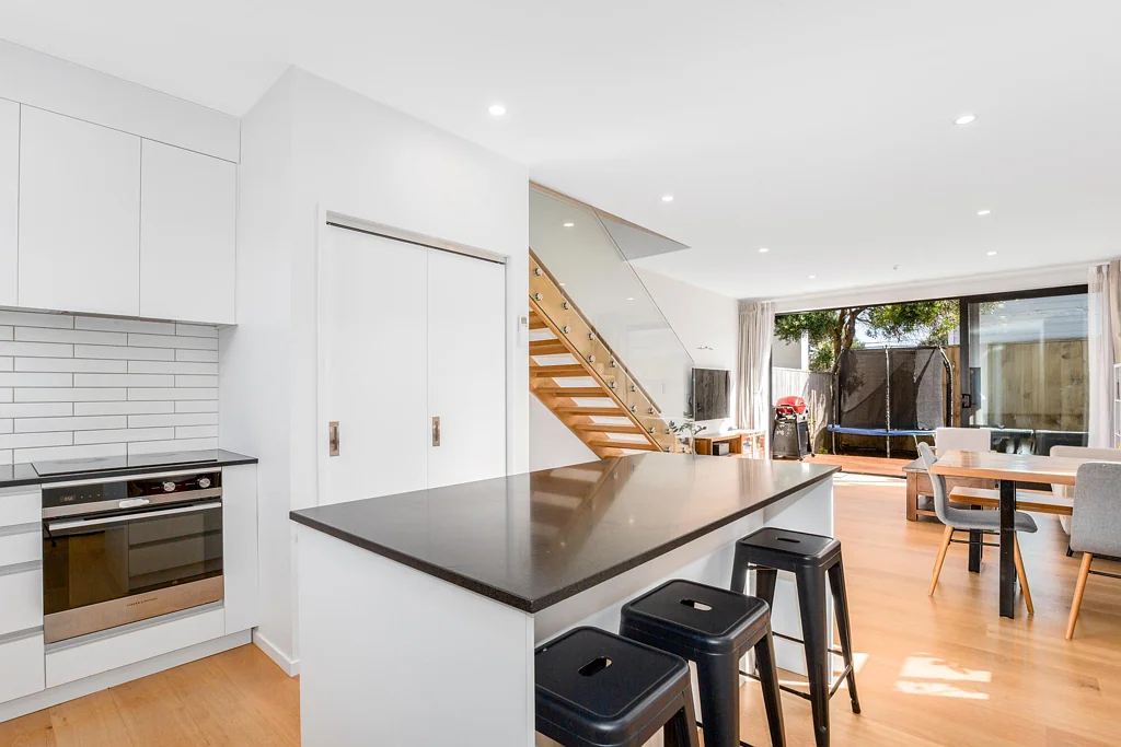Seatoun 3कमरा Beachside Bliss, Near-New & Freehold