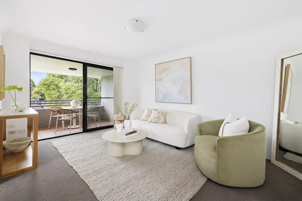 Bright and stylish apartment with tranquil leafy outlook