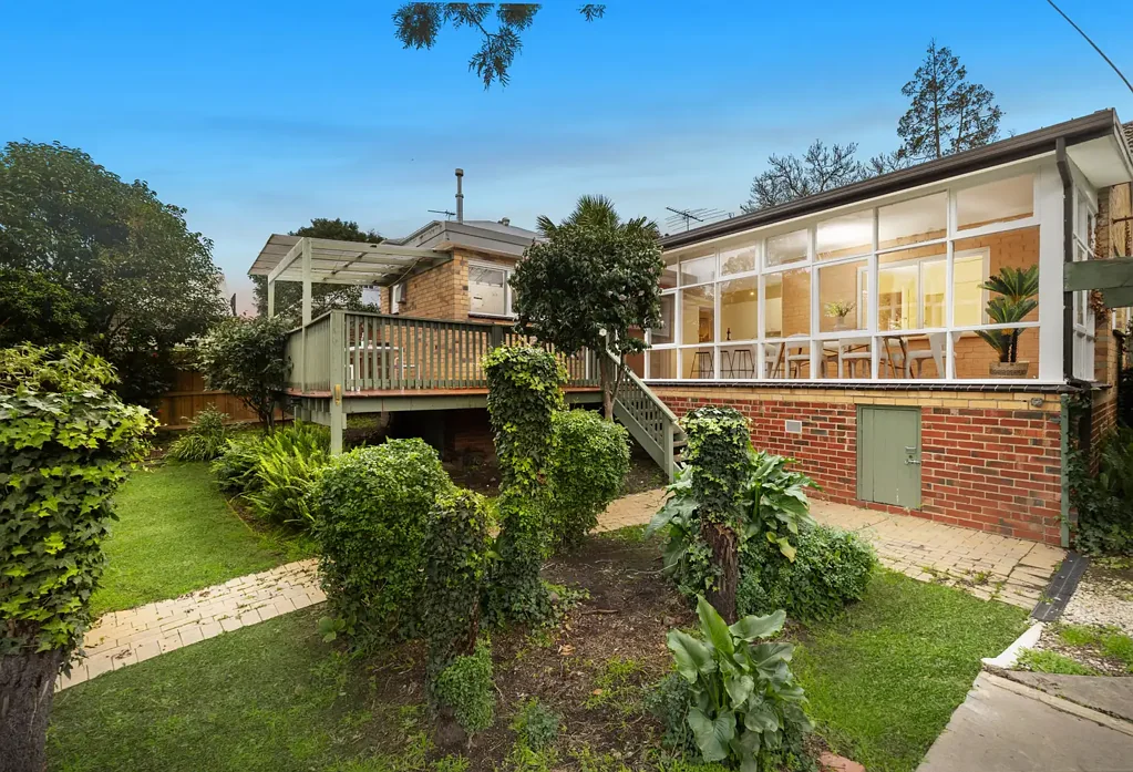 Mitcham 3ห้องนอน Charming Family Home with Expansive Outdoor Living and Exceptional Convenience