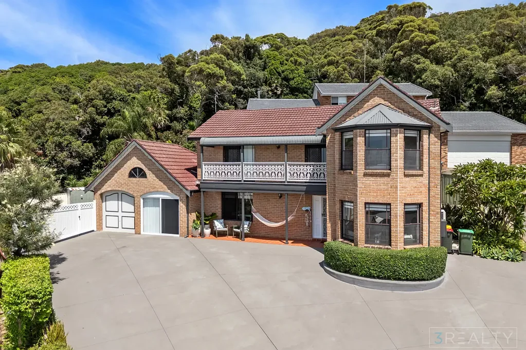 Caves Beach 5房  Ocean Views! Prime Location!