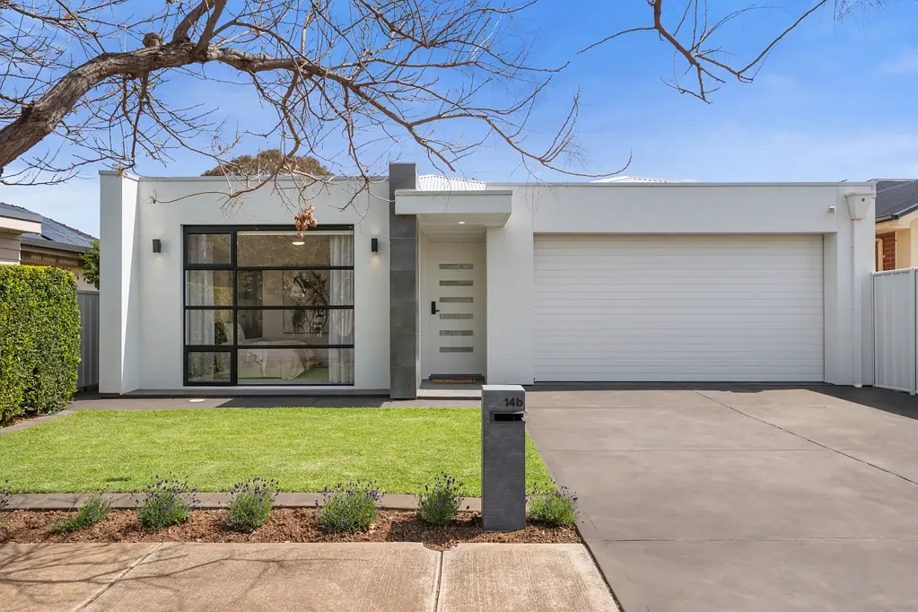 Warradale 3房  Press play on next-level living in Warradale's coveted heart