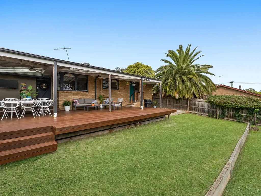 Frankston 3Zimmer Expansive Entertainer's Deck with Stunning Park Vistas