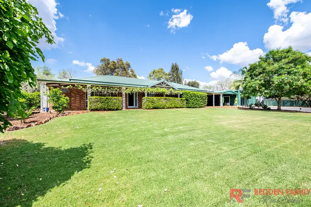 Dubbo 5બેડરૂમ Exceptional Family Farmlet with Premium Horse & Dog Facilities!