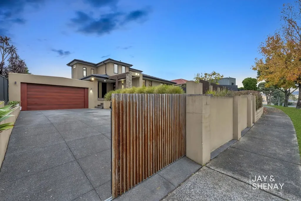 32 John Edgcumbe Way, Endeavour Hills, VIC 3802