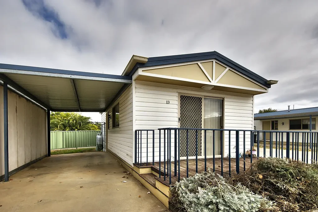 Fully furnished 1x bedroom unit including power