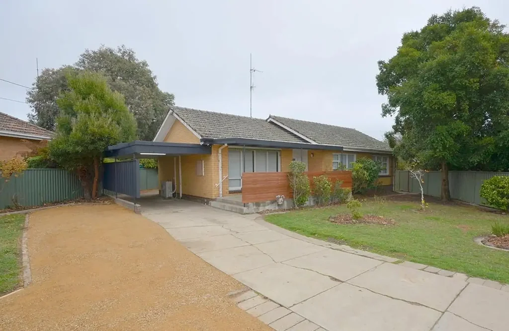 23 Lake Street, Wendouree, VIC 3355
