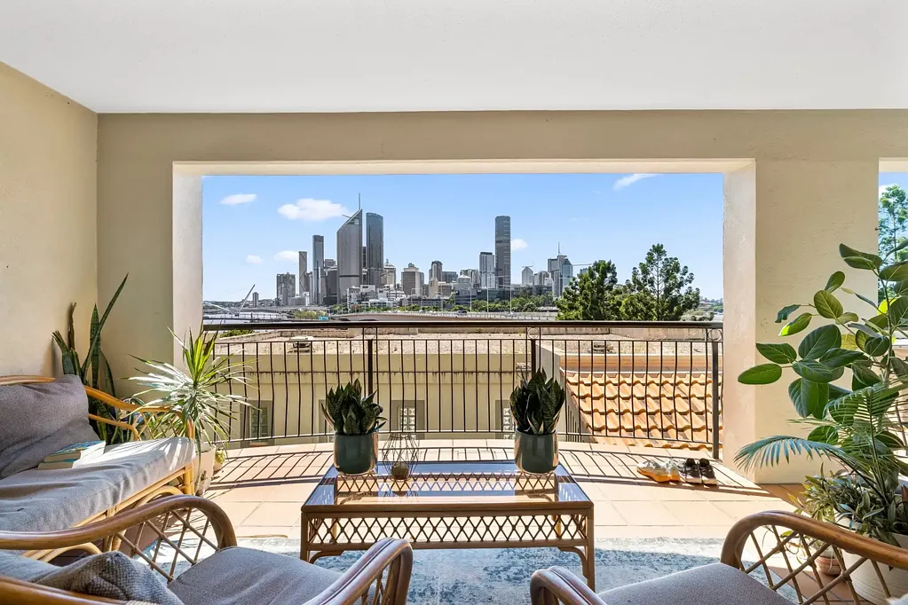 Spacious 3-Bedroom Apartment in Prime South Brisbane.