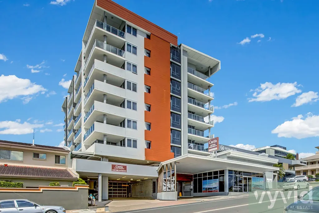 Gladstone Central 2 Bedroom Invest in Stunning Harbour Views!