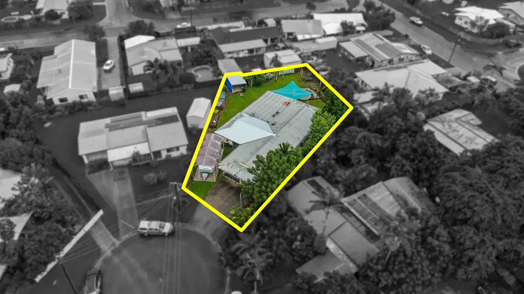 Edmonton 5कमरा Original Owner | Pool, Shed, Side Access & Room for the Whole Family - 1,029m2