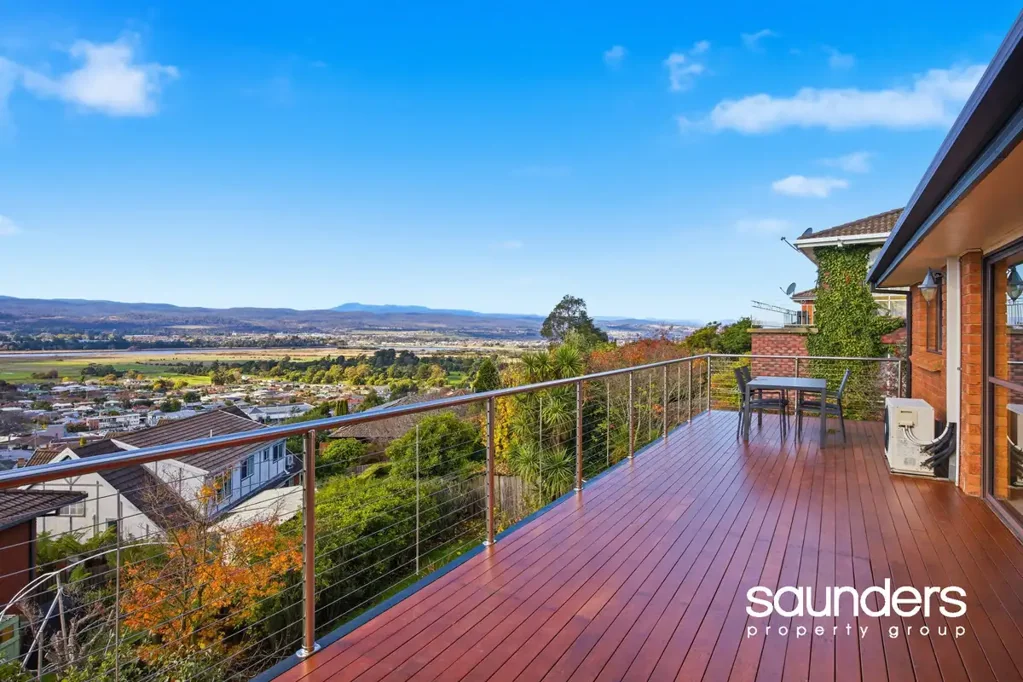 Riverside 4房  EXPANSIVE TAMAR RIVER VIEWS CLOSE TO SCHOOLS AND SHOPPING COMPLEX