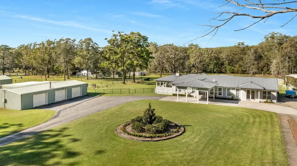 Woollamia  Horses, Home Office & Hamptons Style on the Edge of Jervis Bay!