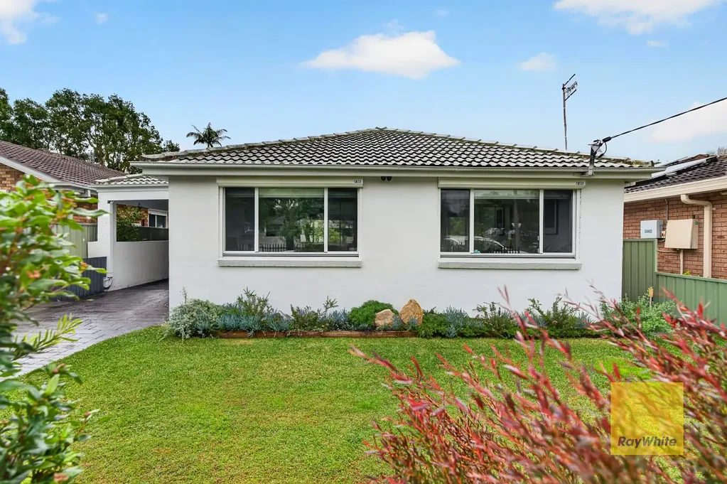 Umina Beach 3房  Brick & Tile Family Home & Inground Pool + Rear Lane Access