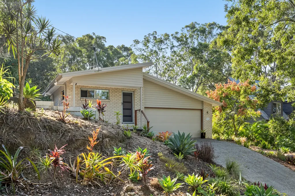 Buderim 4房  Low-Maintenance Living with Bushland Backdrop and Bonus Studio