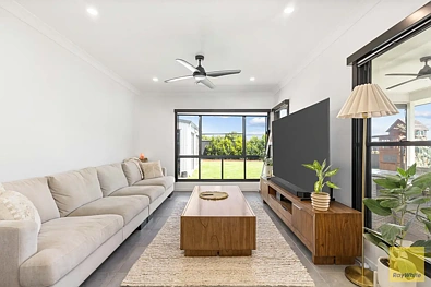 Silid Pahingahan - 28 LONGFORD ST, EMERALD QLD 4720