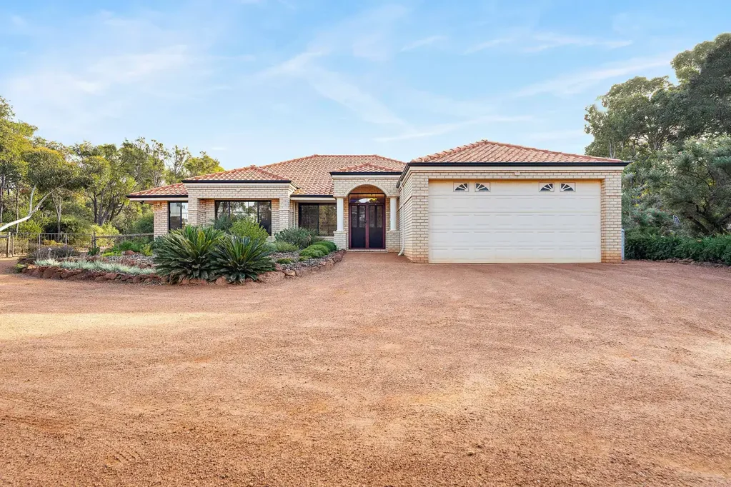 Bedfordale 4 Bedroom Tranquil Acreage Oasis