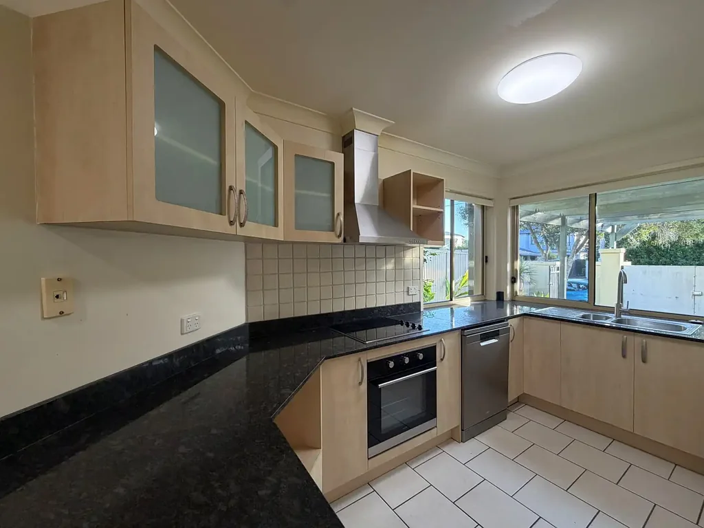 3 Bedroom, Air Conditioned Duplex with yard