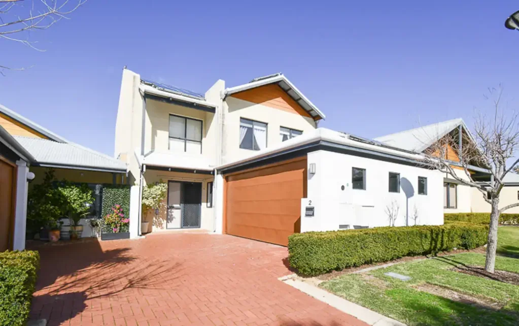 Spacious 4 Bedroom Home with Canal Views!
