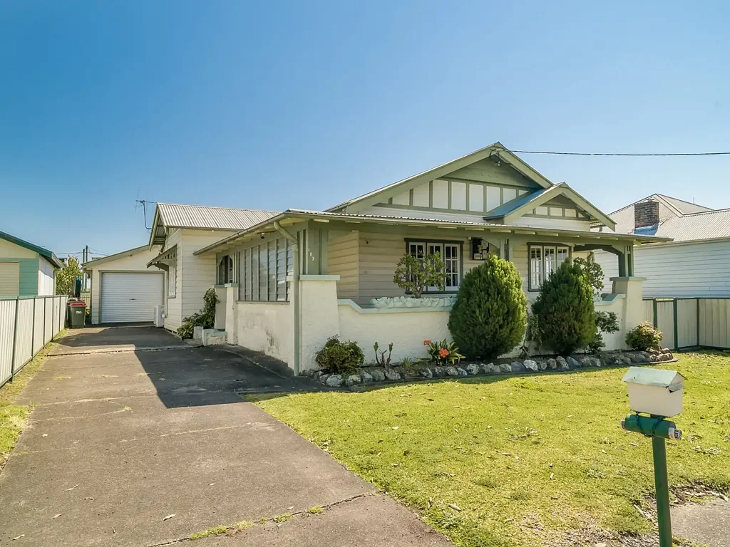 Taree 2ਬੈੱਡਰੂਮ Captivating Californian Bungalow Home with Potential in the CBD/Medical Precinct