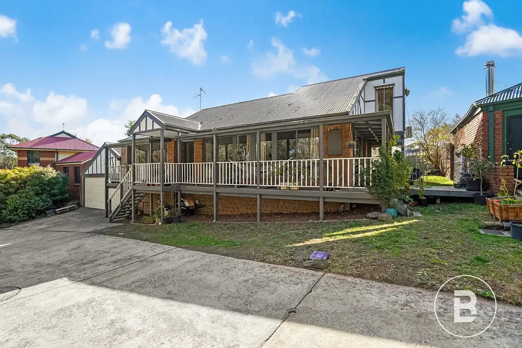 Canadian 3 Bedroom THREE BEDROOM HOME WITH CATHEDRAL CEILINGS AND WATER VIEWS