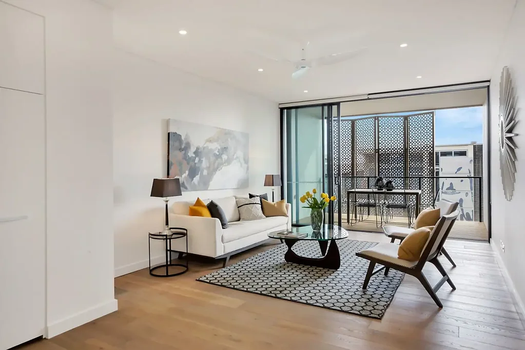 Split Level Two Bedroom + Study Residence Located In Prime Location