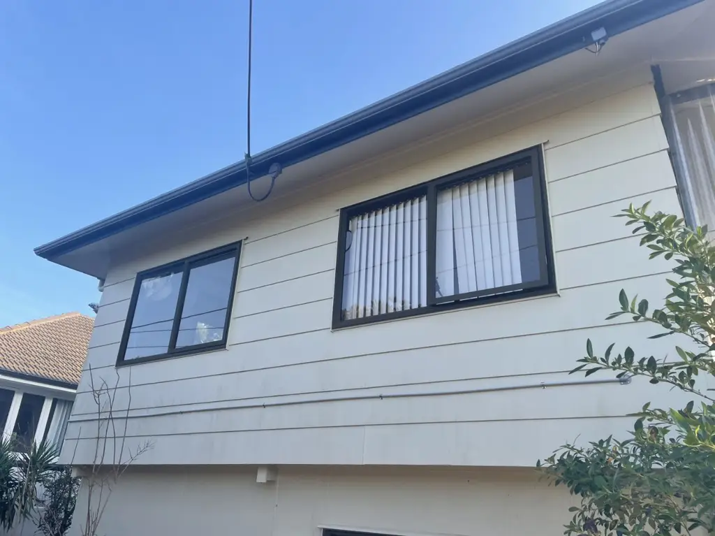 Spacious 4 bedrooms located so close to Northcote shopping centre.
