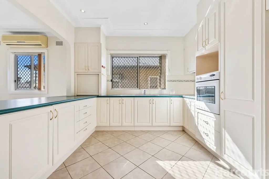 33 Tabrett Street, West Kempsey, NSW 2440