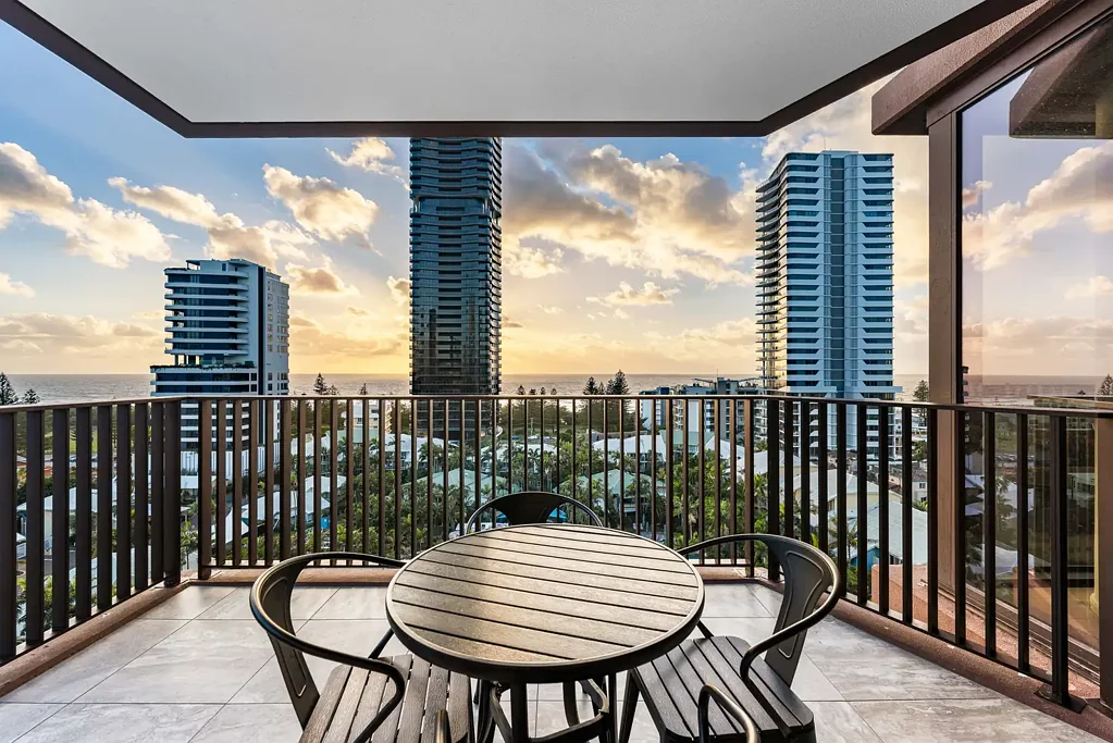 Mermaid Beach 3房  Luxury brand new three-bedroom apartment in Prestigious YVES