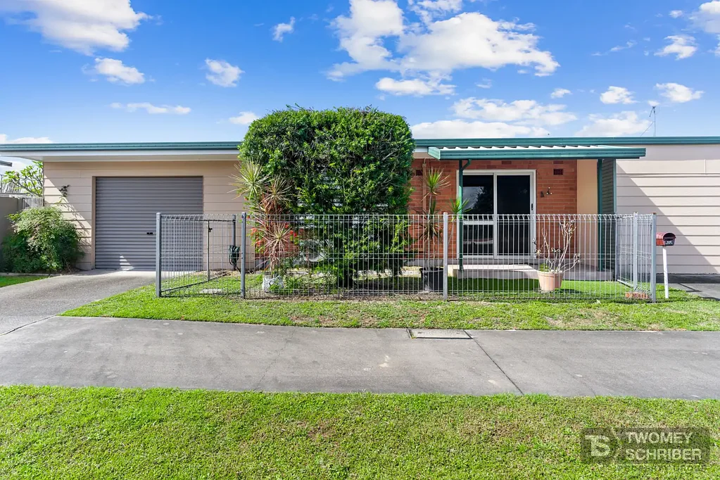 Half Duplex with yard
