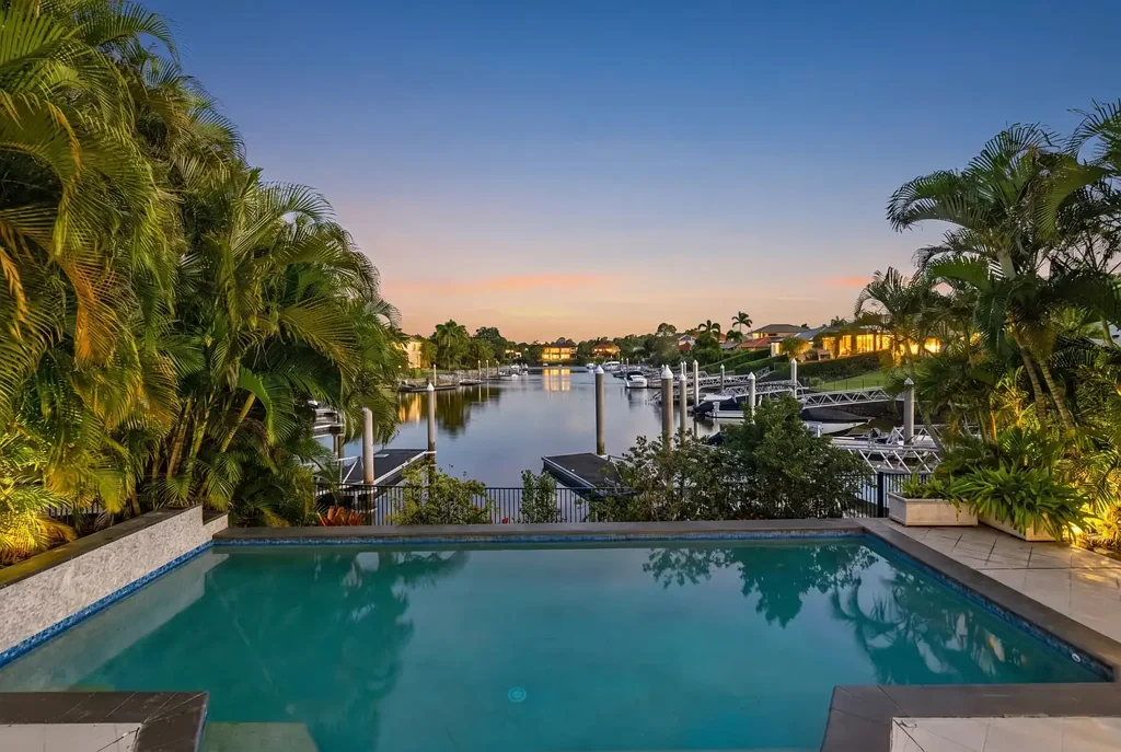 Hope Island 6Kwarto GRAND-SCALE WATERFRONT ENTERTAINER IN PRESTIGIOUS GRACEMERE