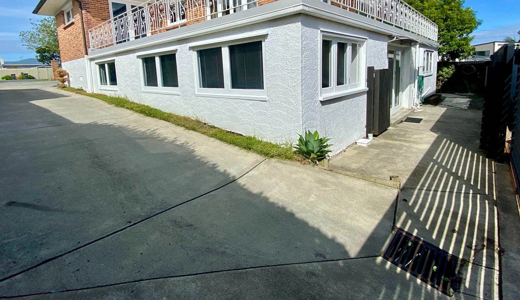 Private, Spacious 3 bedroom Ground Floor Unit