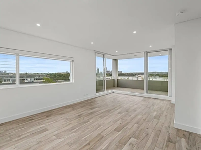 Breakfast Point 2Moenga Elevated Living with Modern Updates and Water views