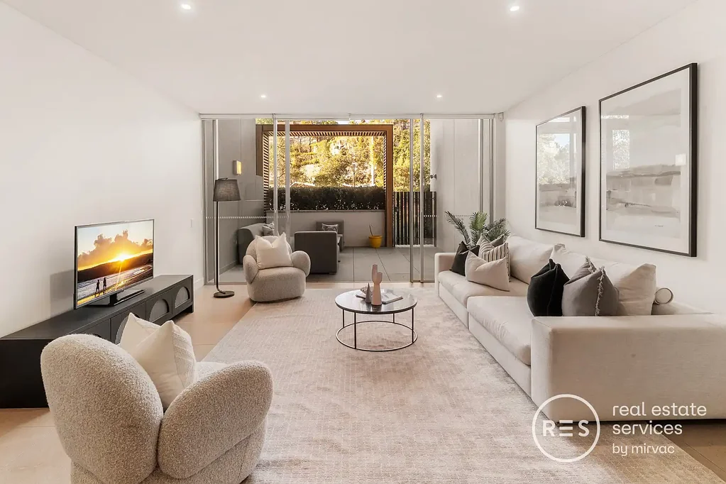 Park Facing Terrace-Style Residence in Harold Park, Glebe!