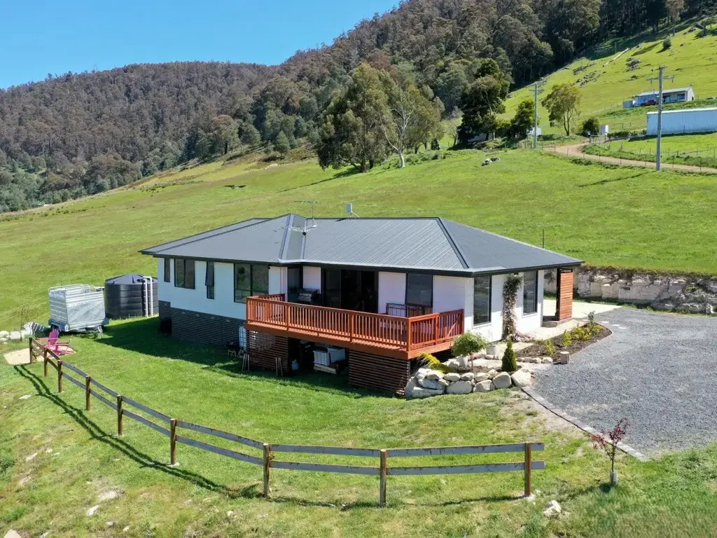 Lachlan 4房  Peaceful Acreage Living with Room to Grow