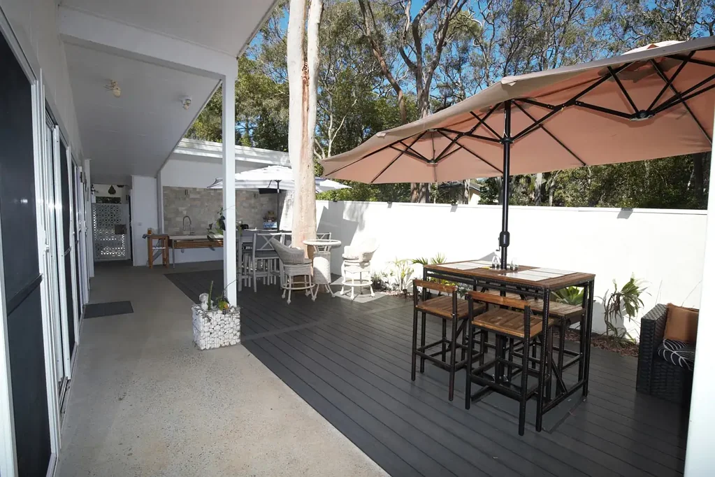 Macleay Island 3ਬੈੱਡਰੂਮ Stunning designer dual living with bush setting.