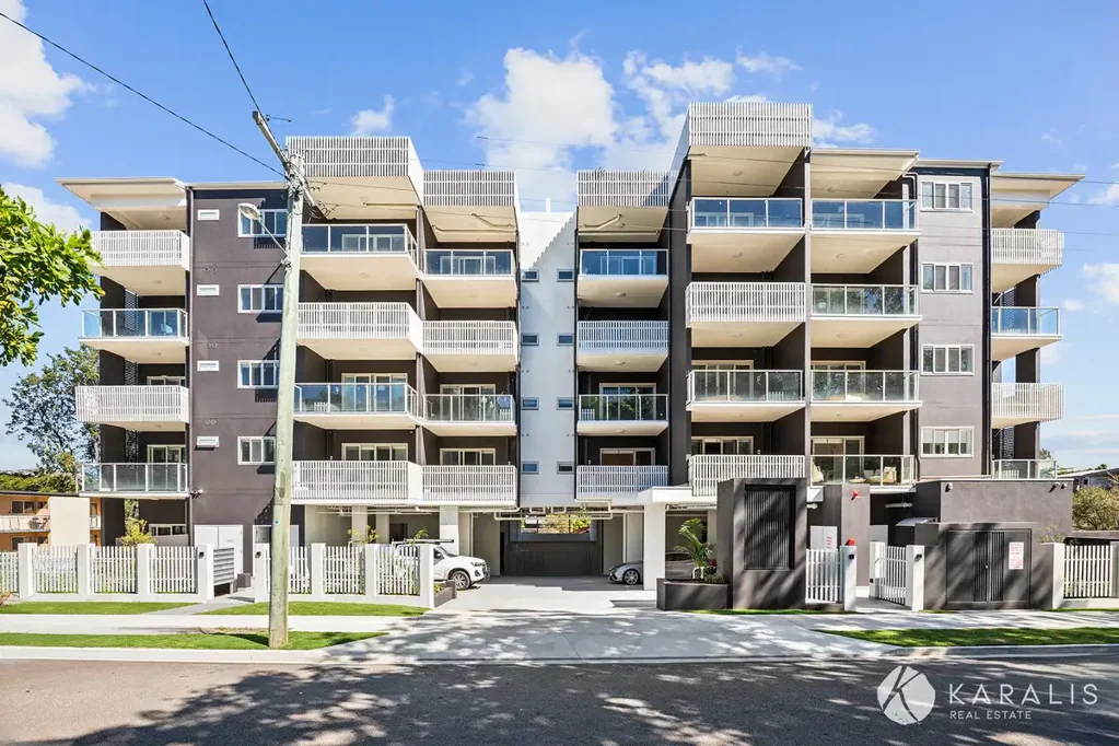 "Regent Towers" Stylish Furnished Studio Apartments
