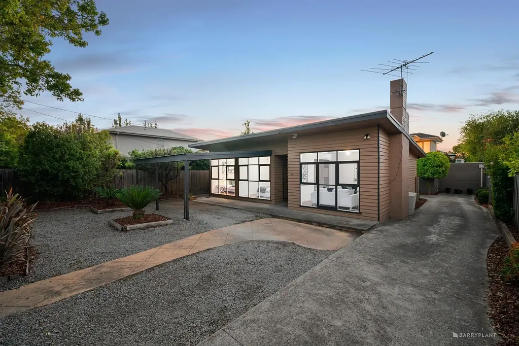 Mitcham 3침실 A Thoughtfully Updated Home Designed for Living