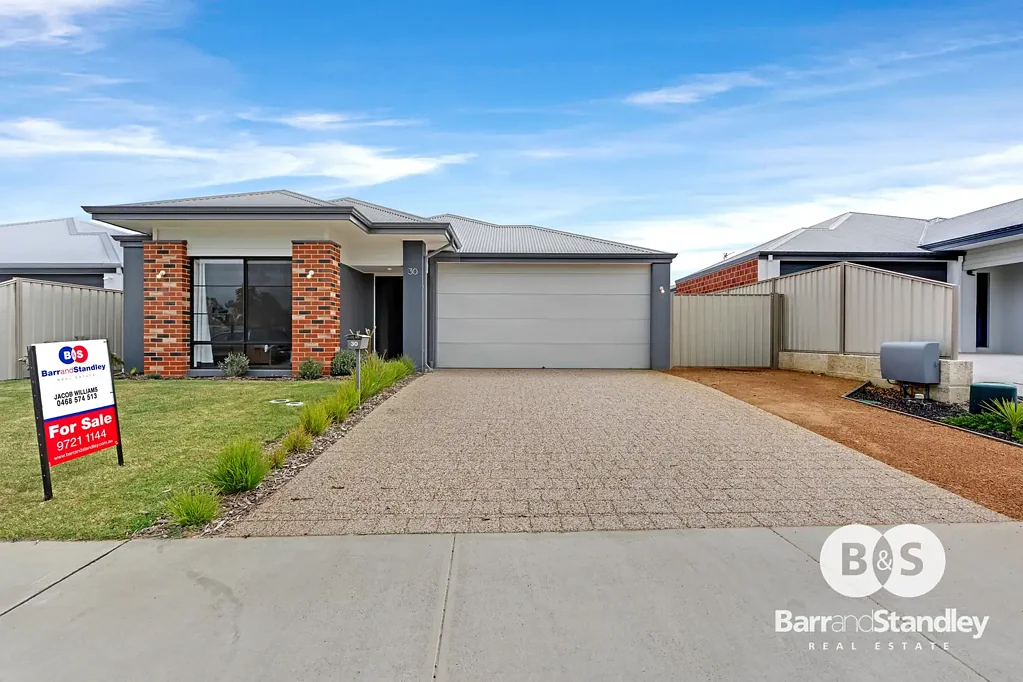 Australind 3 Bedroom Stunning Near-New Home with Theatre & Alfresco